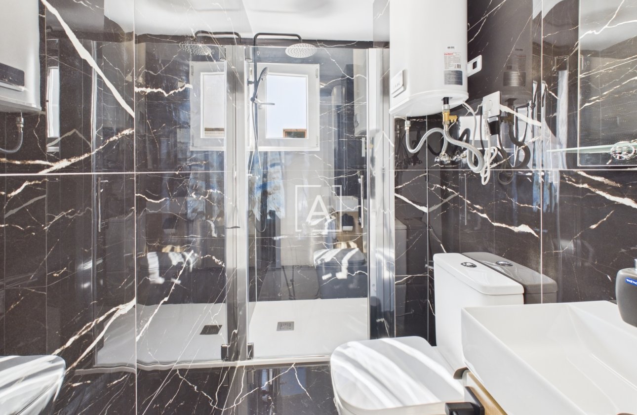 Resale - Apartment / flat - Torrevieja - Torrevieja Centro