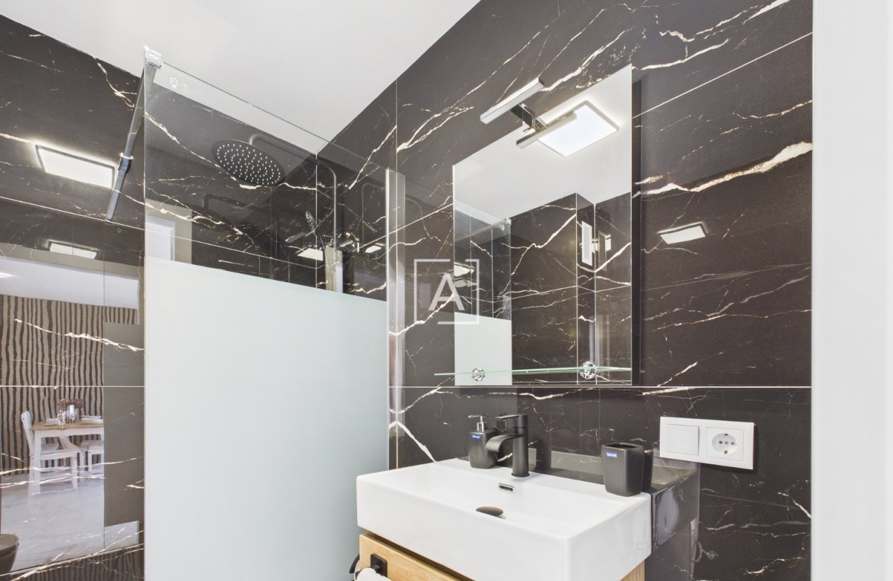 Resale - Apartment / flat - Torrevieja - Torrevieja Centro