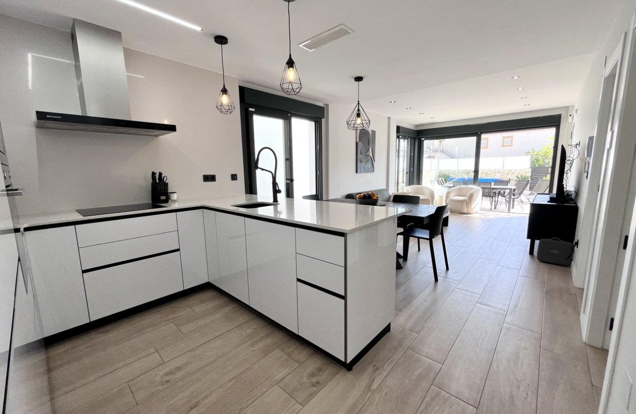 Resale - Villa - Orihuela Costa - Playa Flamenca