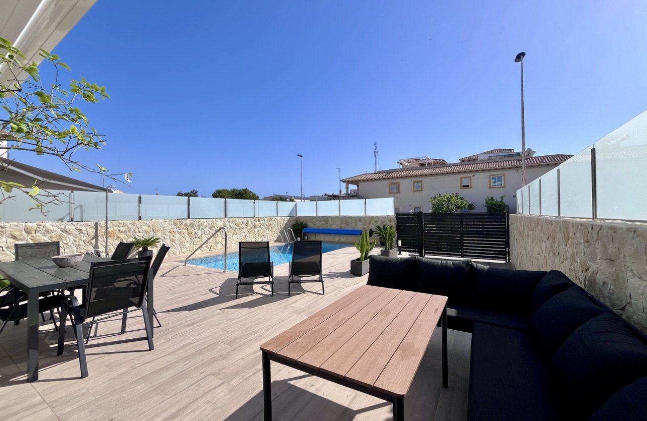Resale - Villa - Orihuela Costa - Playa Flamenca