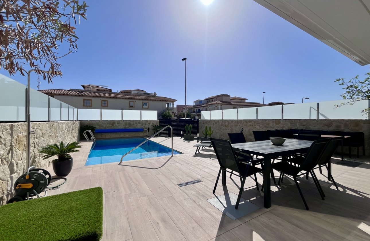 Resale - Villa - Orihuela Costa - Playa Flamenca