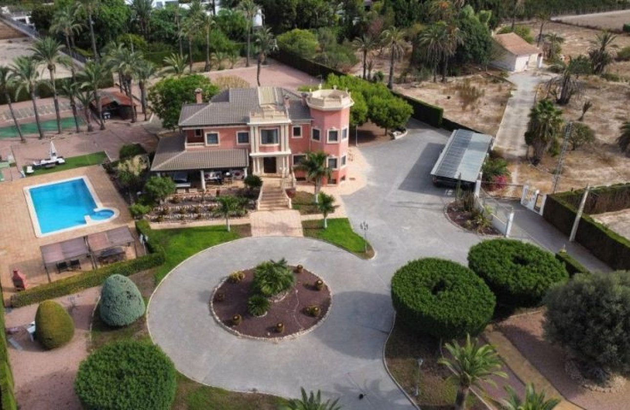 Resale - Villa - Elche