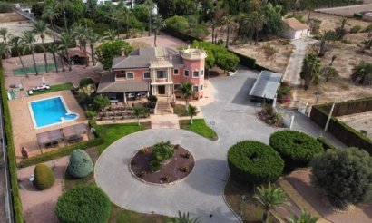 Resale - Villa - Elche