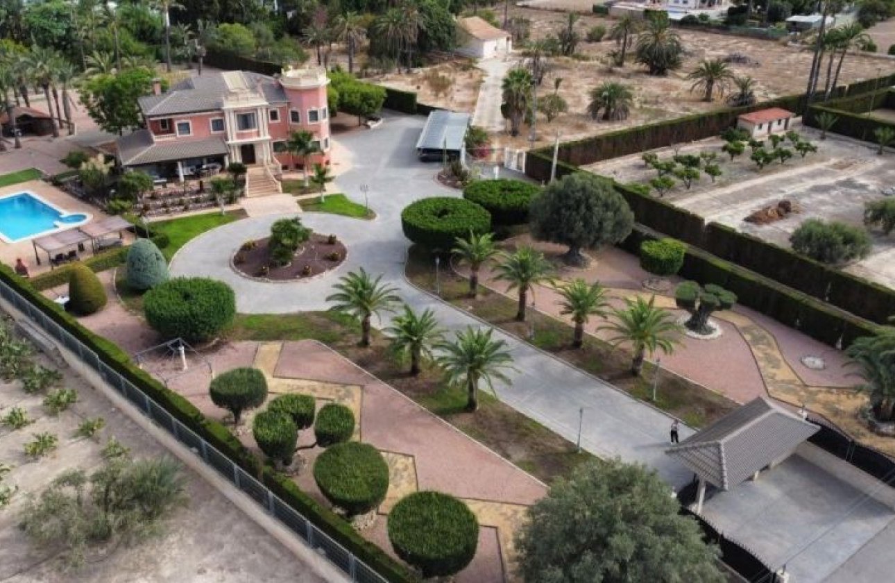 Resale - Villa - Elche