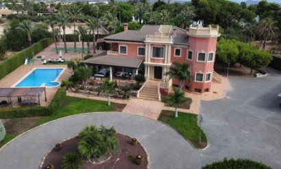 Resale - Villa - Elche