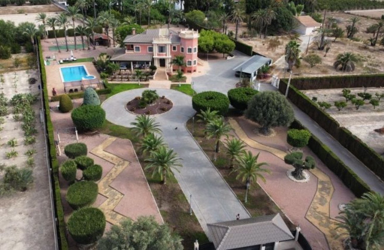 Resale - Villa - Elche