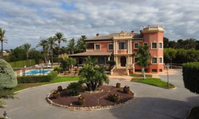 Resale - Villa - Elche