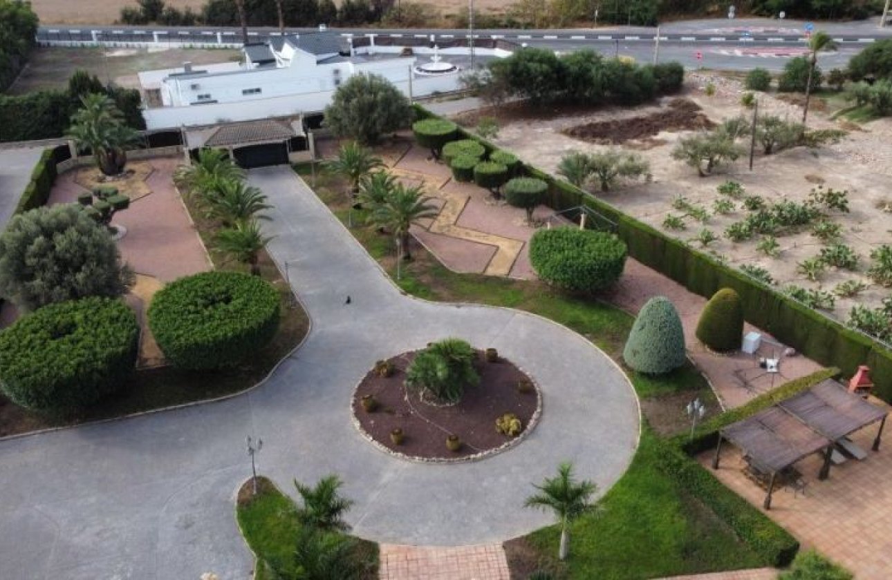 Resale - Villa - Elche