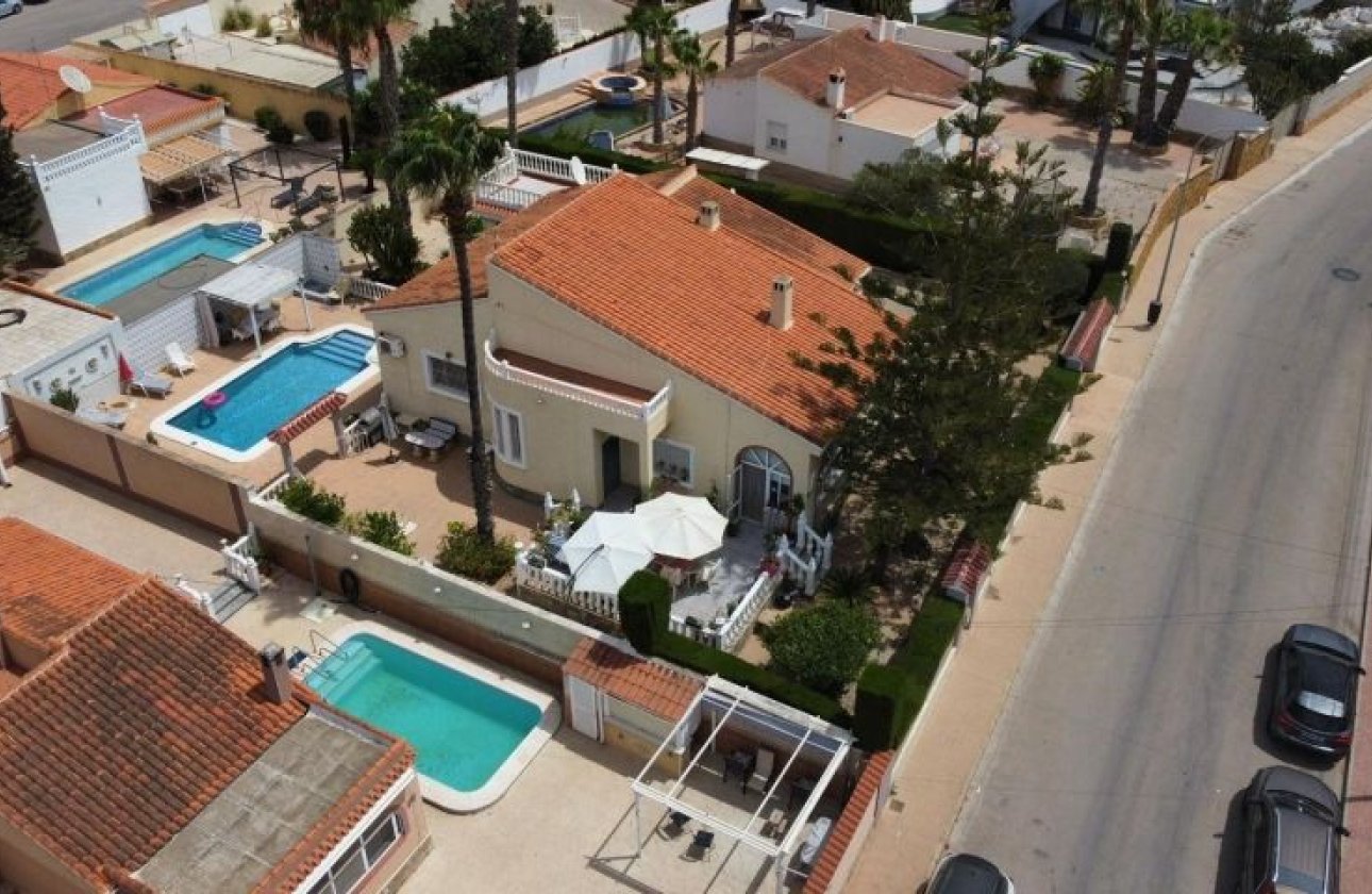 Resale - Villa - Torrevieja