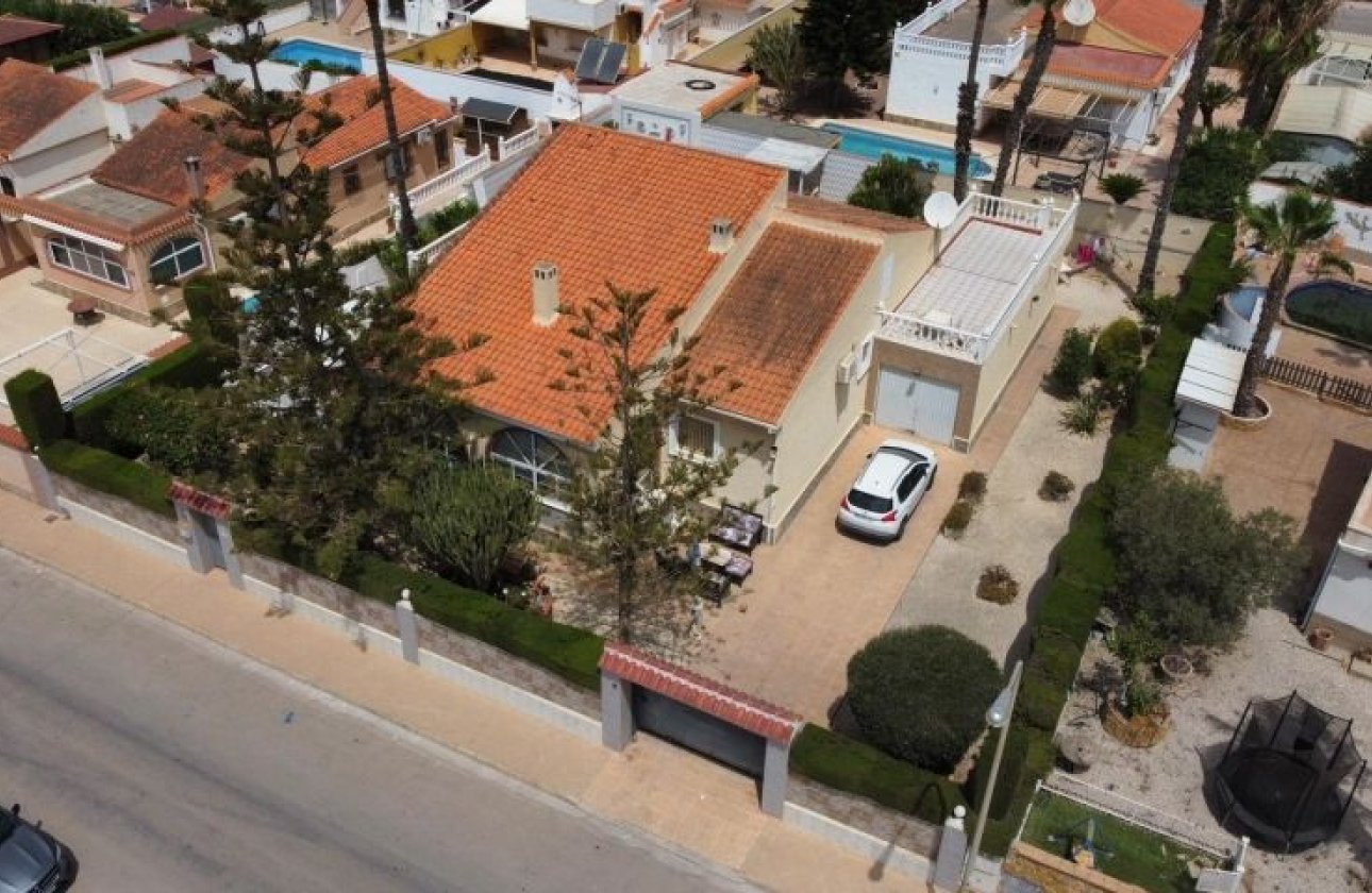 Resale - Villa - Torrevieja