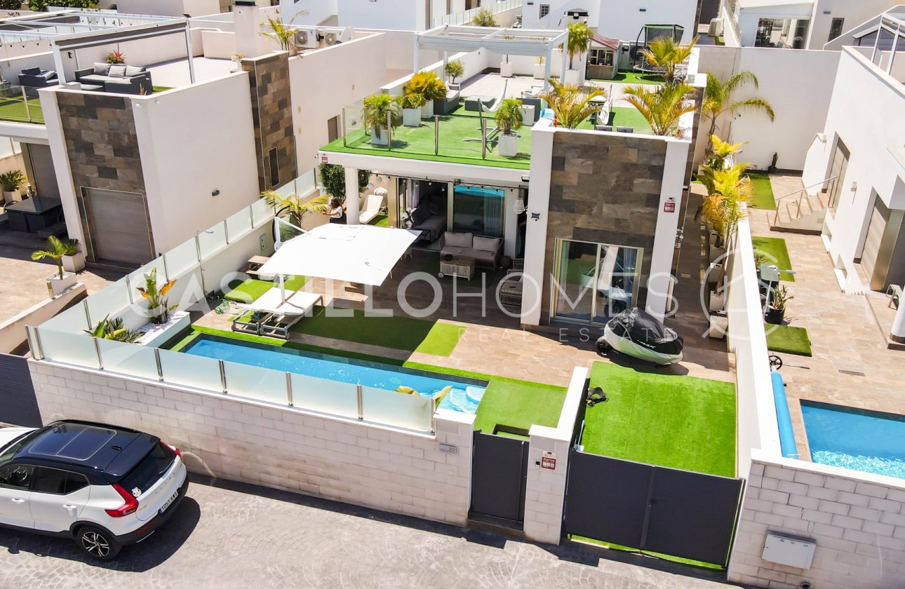 Resale - Villa - Orihuela Costa - Villamartín