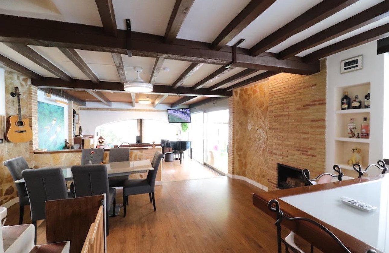 Resale - Villa - Orihuela Costa - Montezenia