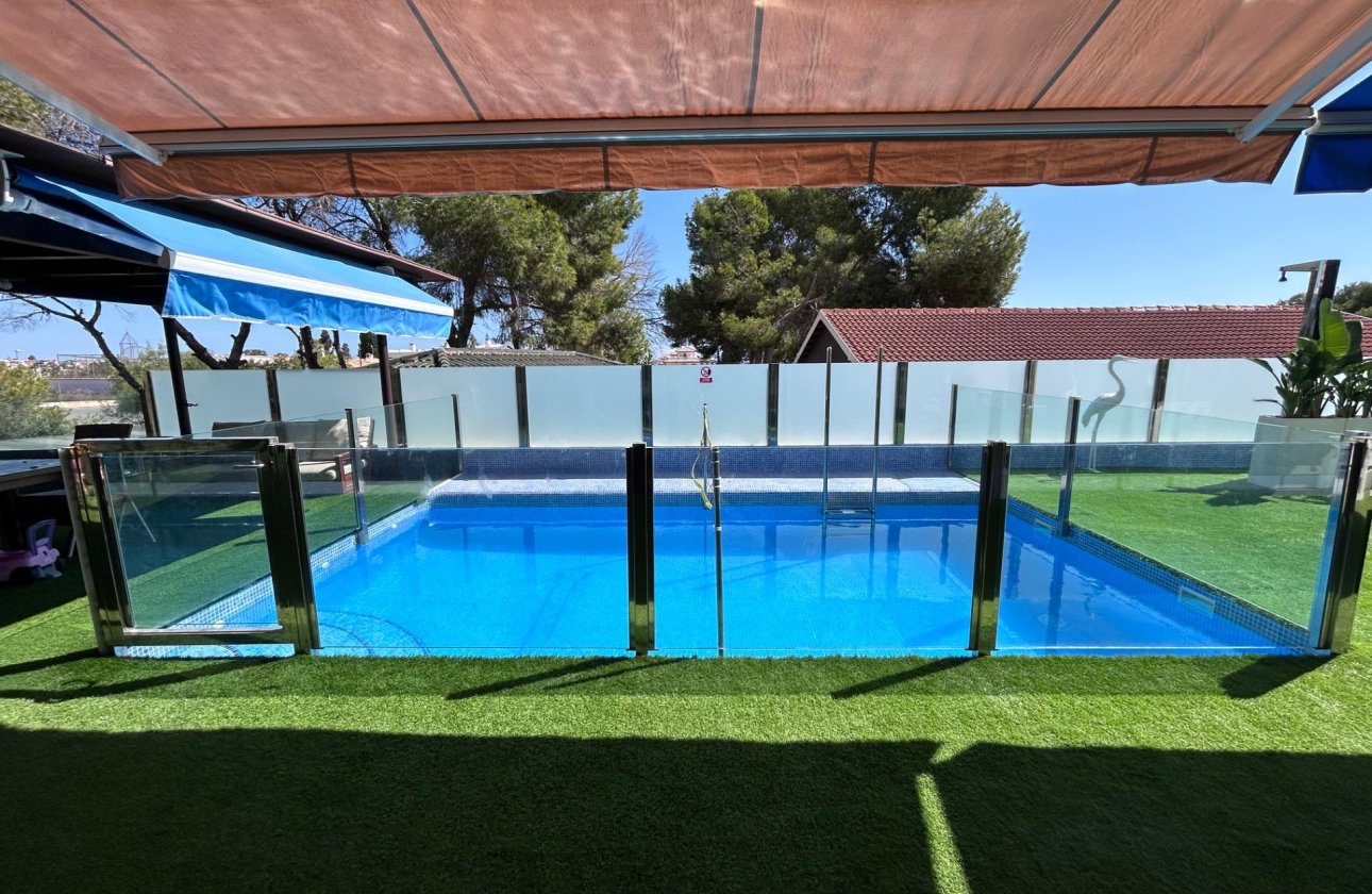 Resale - Villa - Orihuela Costa - Montezenia