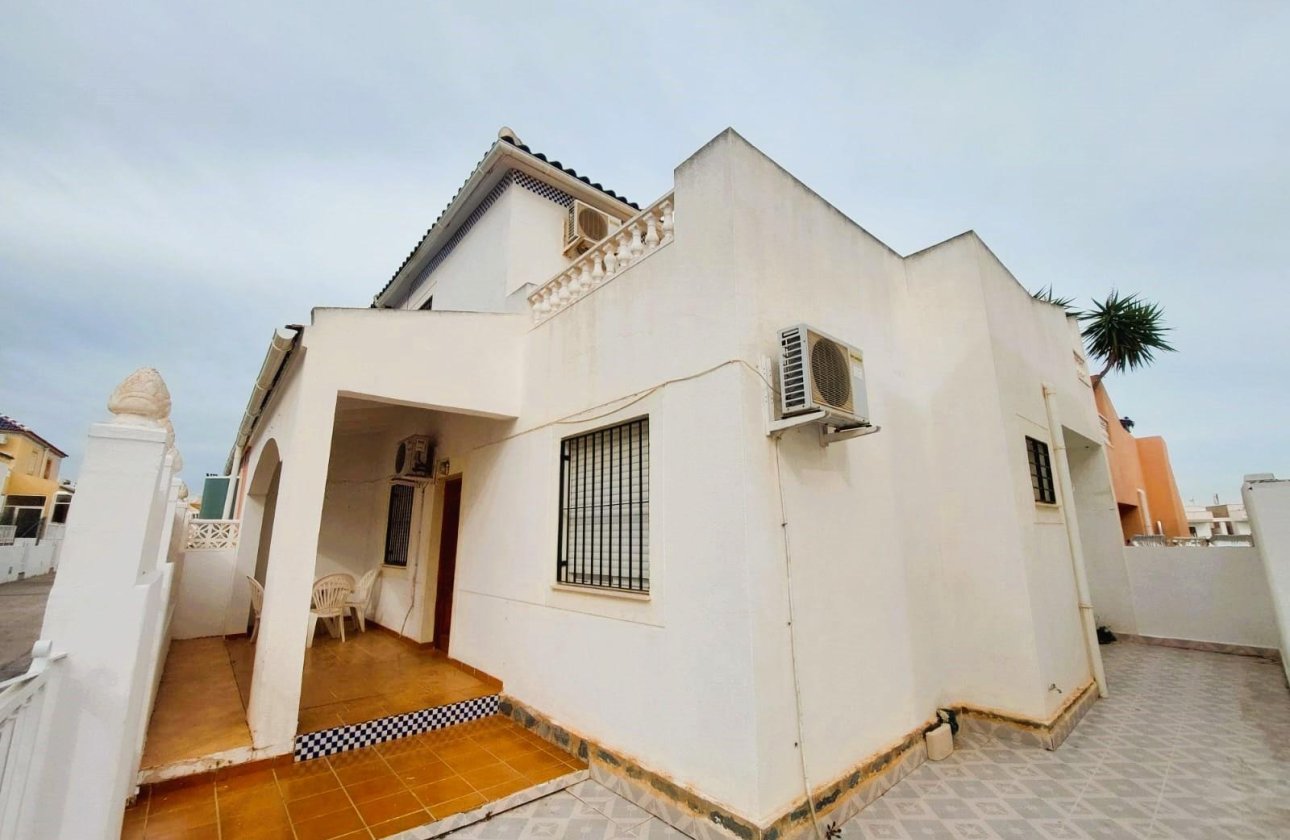 Resale - Villa - Torrevieja - Los altos