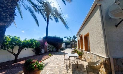 Resale - Villa - La Marina