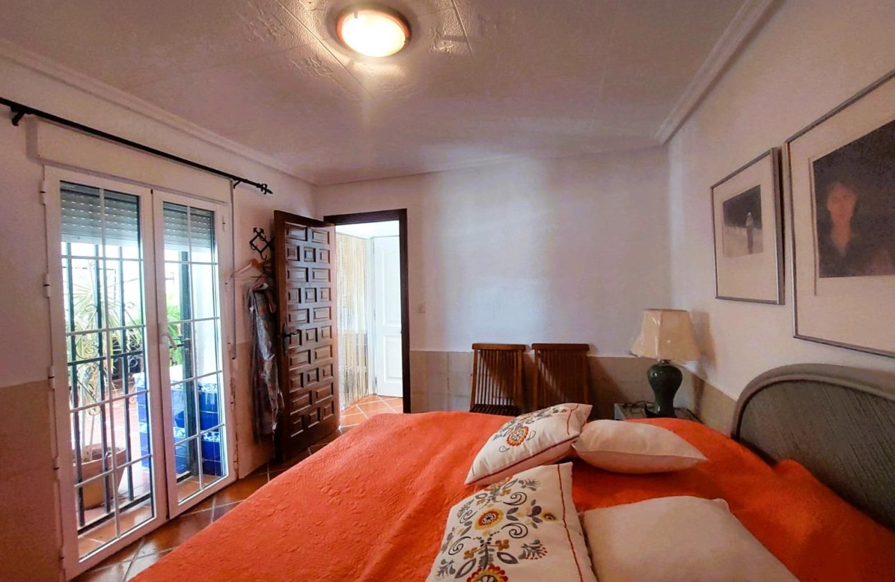 Resale - Villa - La Marina