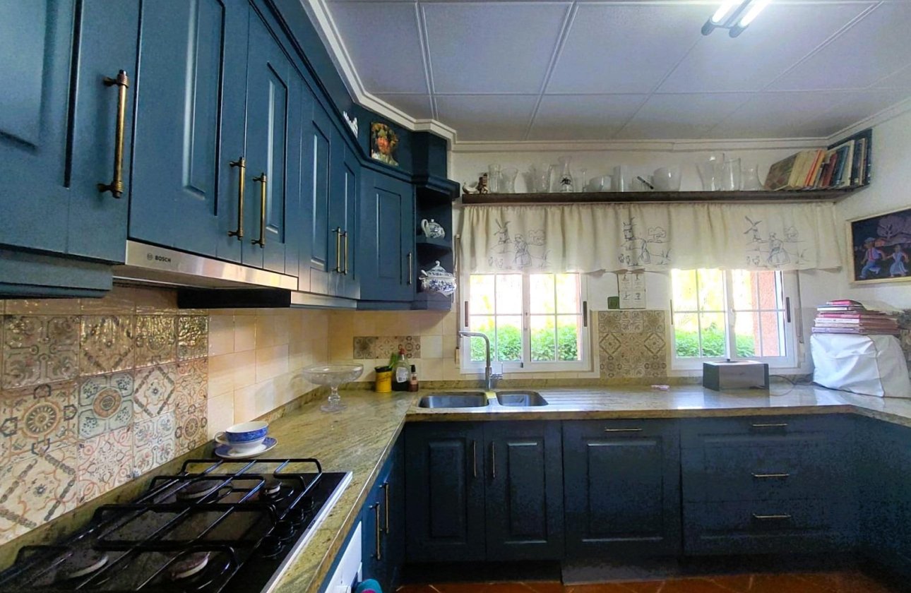 Resale - Villa - La Marina