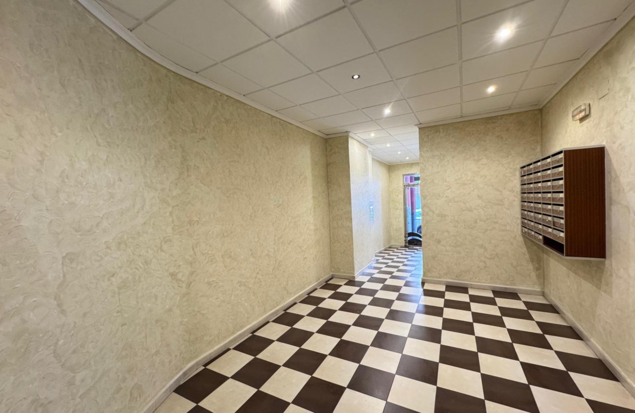 Resale - Apartment / flat - Torrevieja - Centro