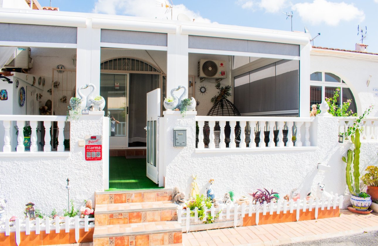 Resale - Villa - Torrevieja - La Siesta - El Salado - Torreta