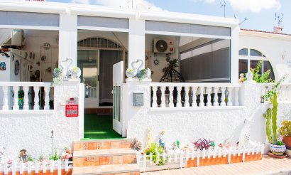 Resale - Villa - Torrevieja - La Siesta - El Salado - Torreta