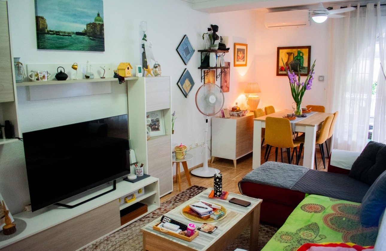 Resale - Villa - Torrevieja - La Siesta - El Salado - Torreta