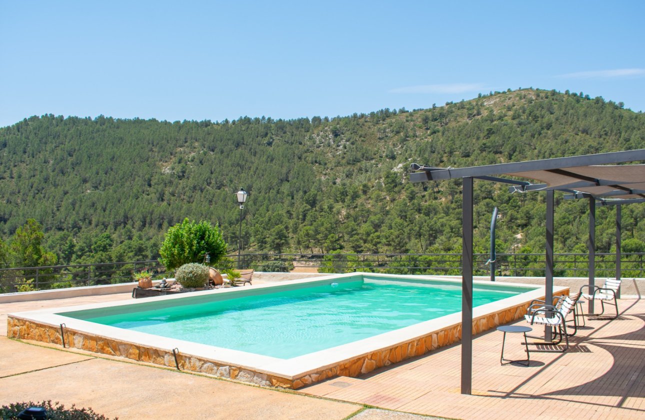 Resale - Villa - Onil