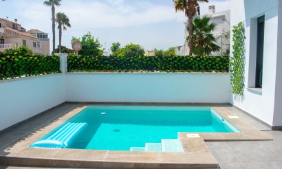 Resale - Villa - Torrevieja - La Siesta - El Salado - Torreta