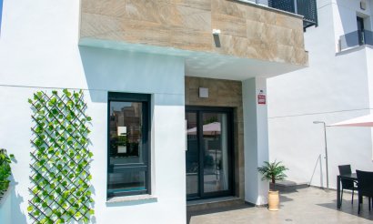 Resale - Villa - Torrevieja - La Siesta - El Salado - Torreta