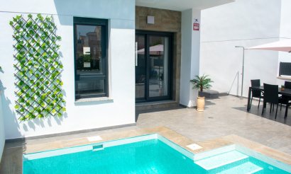 Resale - Villa - Torrevieja - La Siesta - El Salado - Torreta