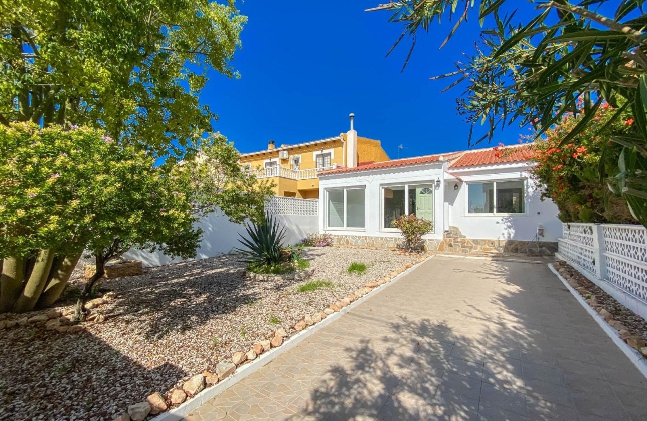Resale - Villa - Torrevieja - Aguas Nuevas