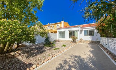 Resale - Villa - Torrevieja - Aguas Nuevas