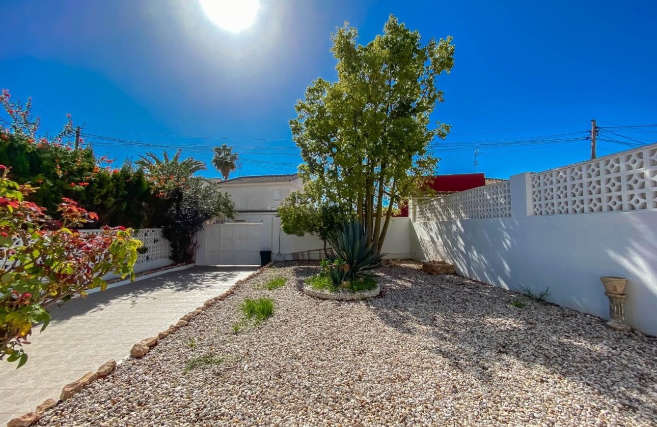 Resale - Villa - Torrevieja - Aguas Nuevas