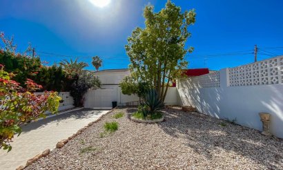 Resale - Villa - Torrevieja - Aguas Nuevas