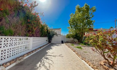 Resale - Villa - Torrevieja - Aguas Nuevas