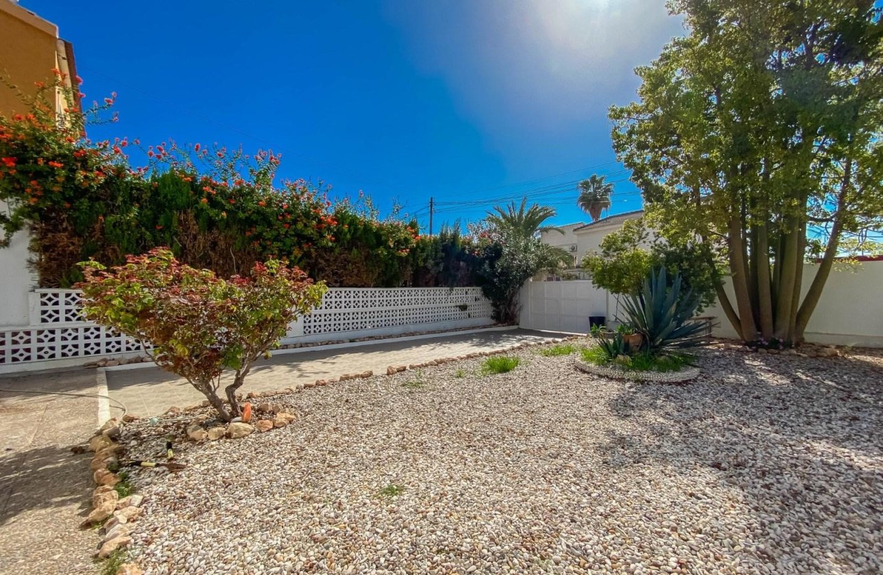 Resale - Villa - Torrevieja - Aguas Nuevas