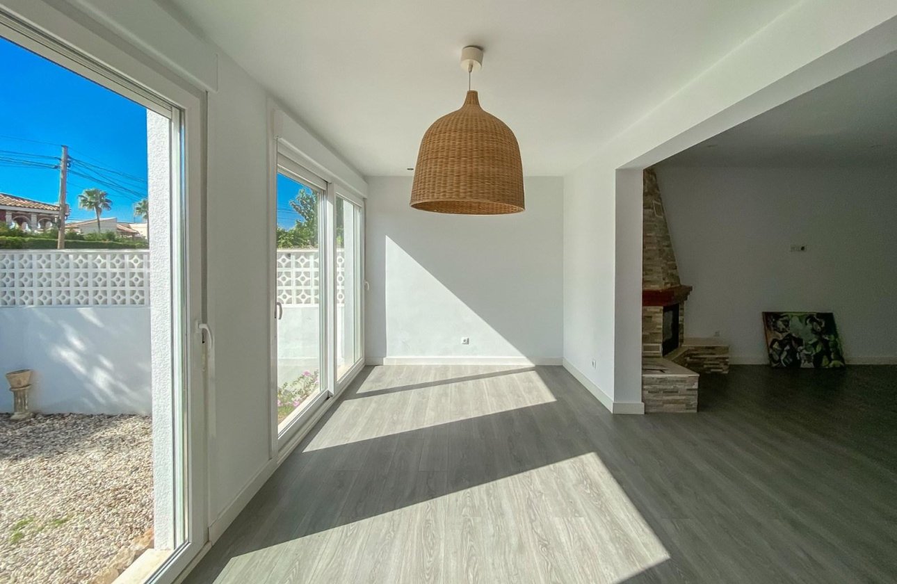 Resale - Villa - Torrevieja - Aguas Nuevas