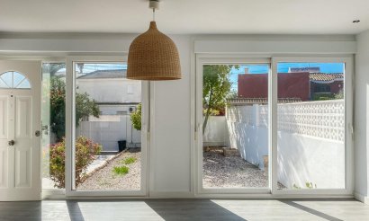 Resale - Villa - Torrevieja - Aguas Nuevas