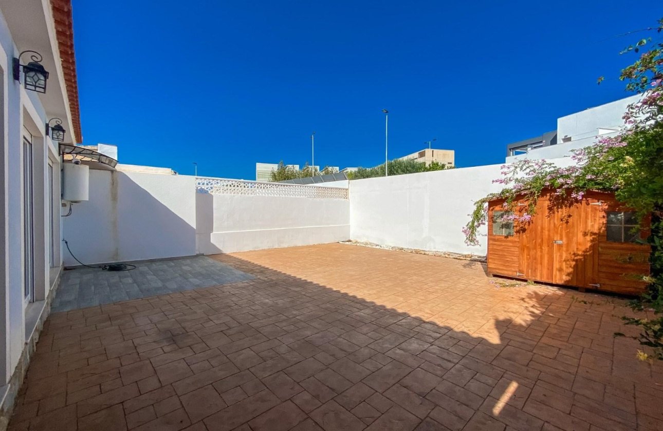Resale - Villa - Torrevieja - Aguas Nuevas