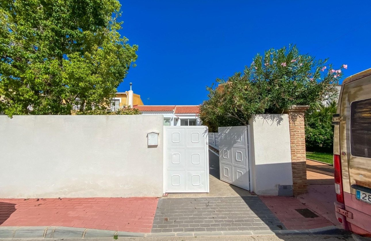Resale - Villa - Torrevieja - Aguas Nuevas