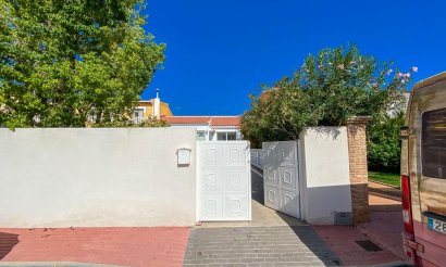Resale - Villa - Torrevieja - Aguas Nuevas