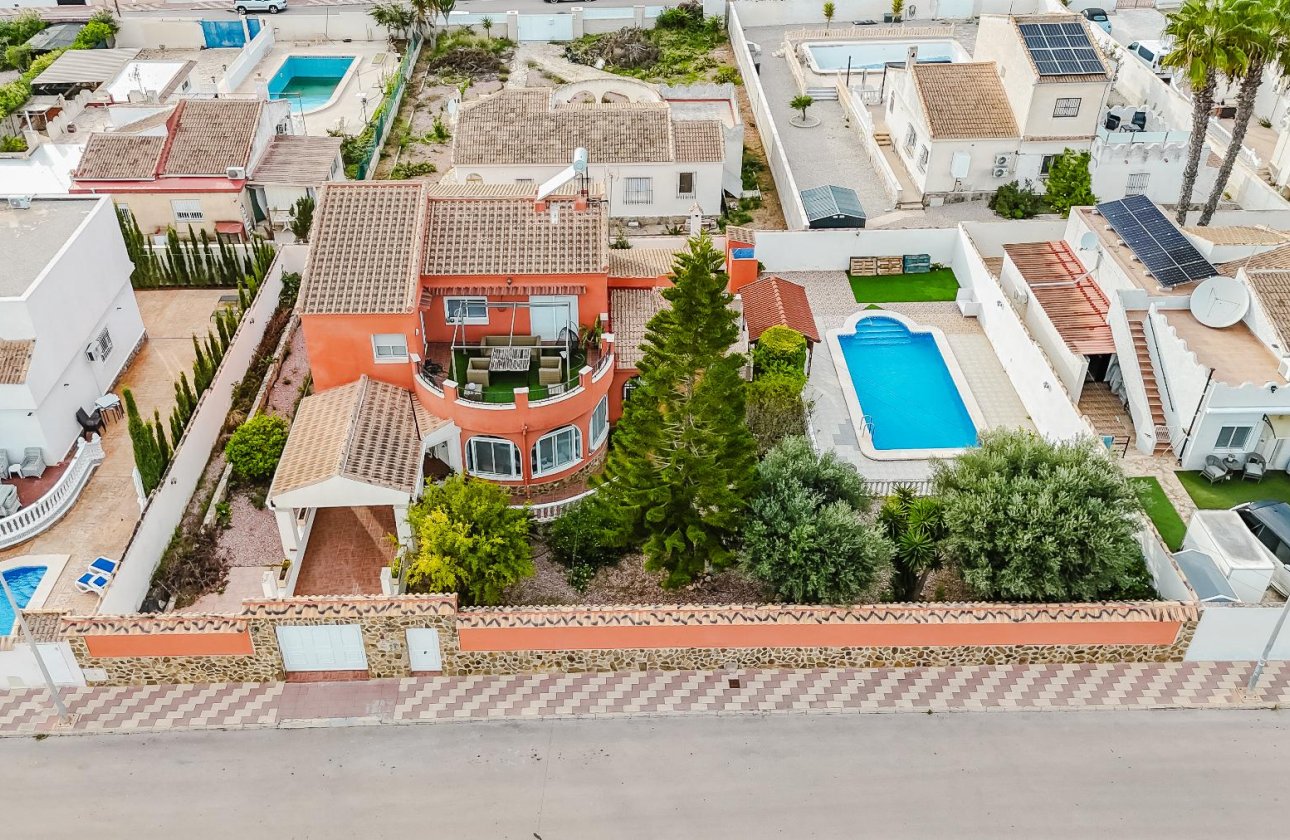 Resale - Villa - Torrevieja - La Siesta