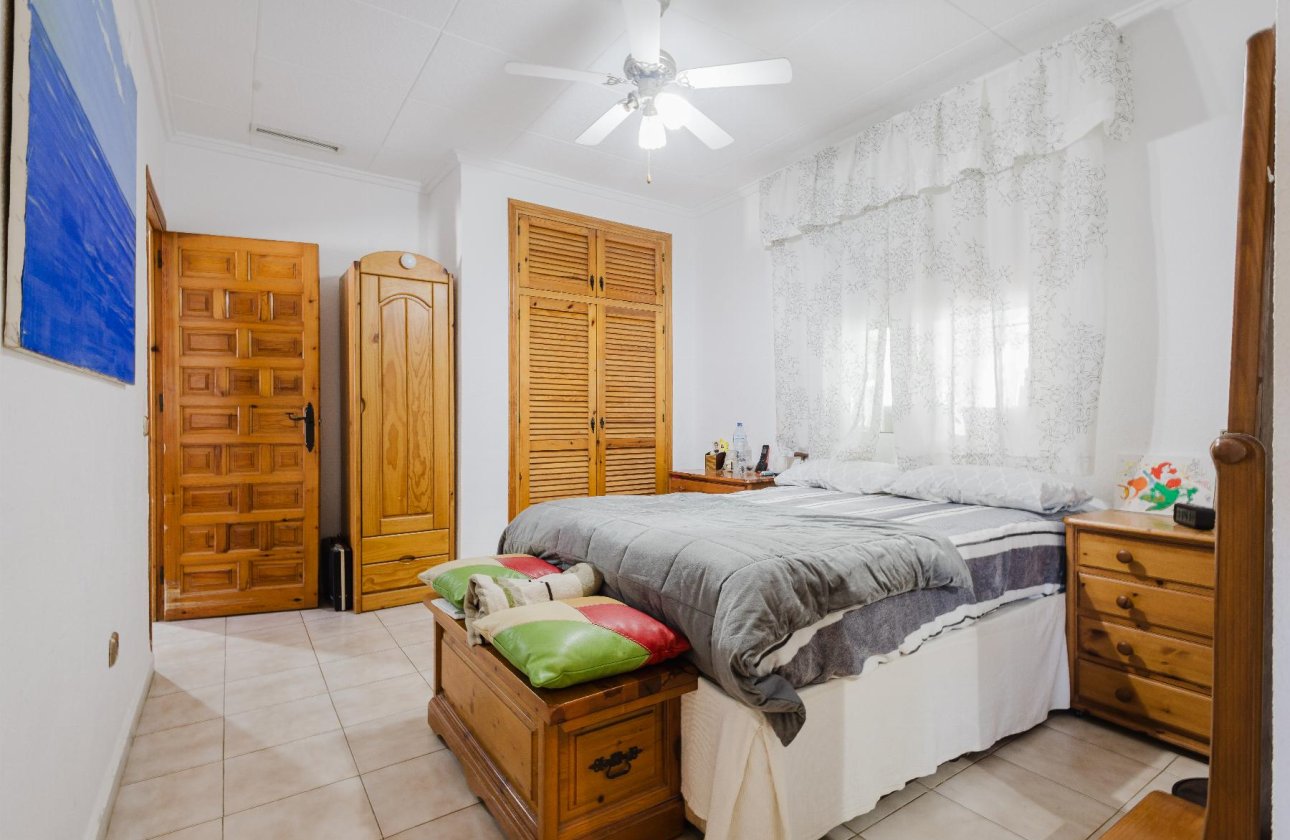 Resale - Villa - Torrevieja - La Siesta