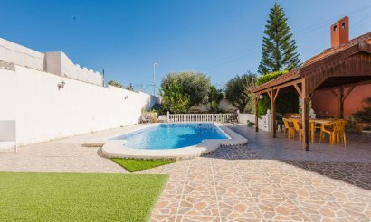 Resale - Villa - Torrevieja - La Siesta