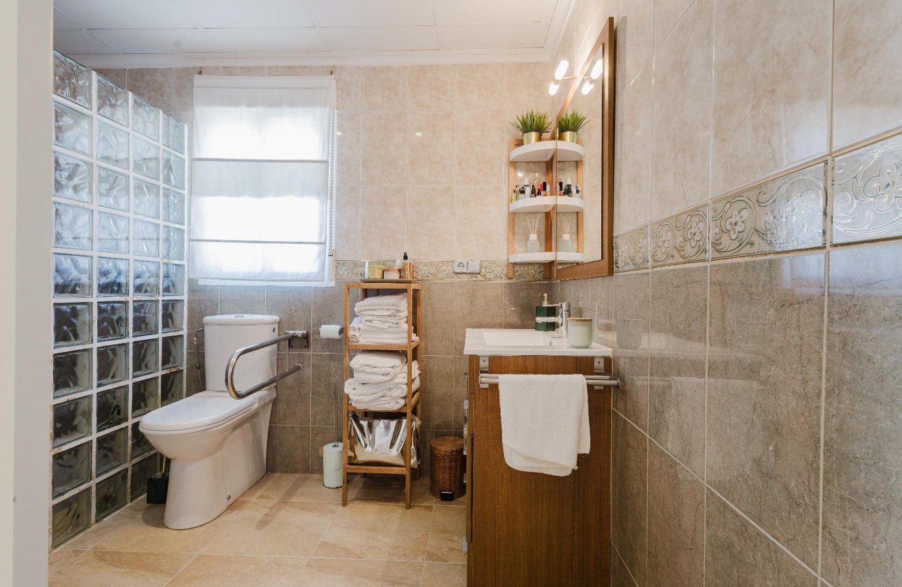 Resale - Villa - Torrevieja - La Siesta