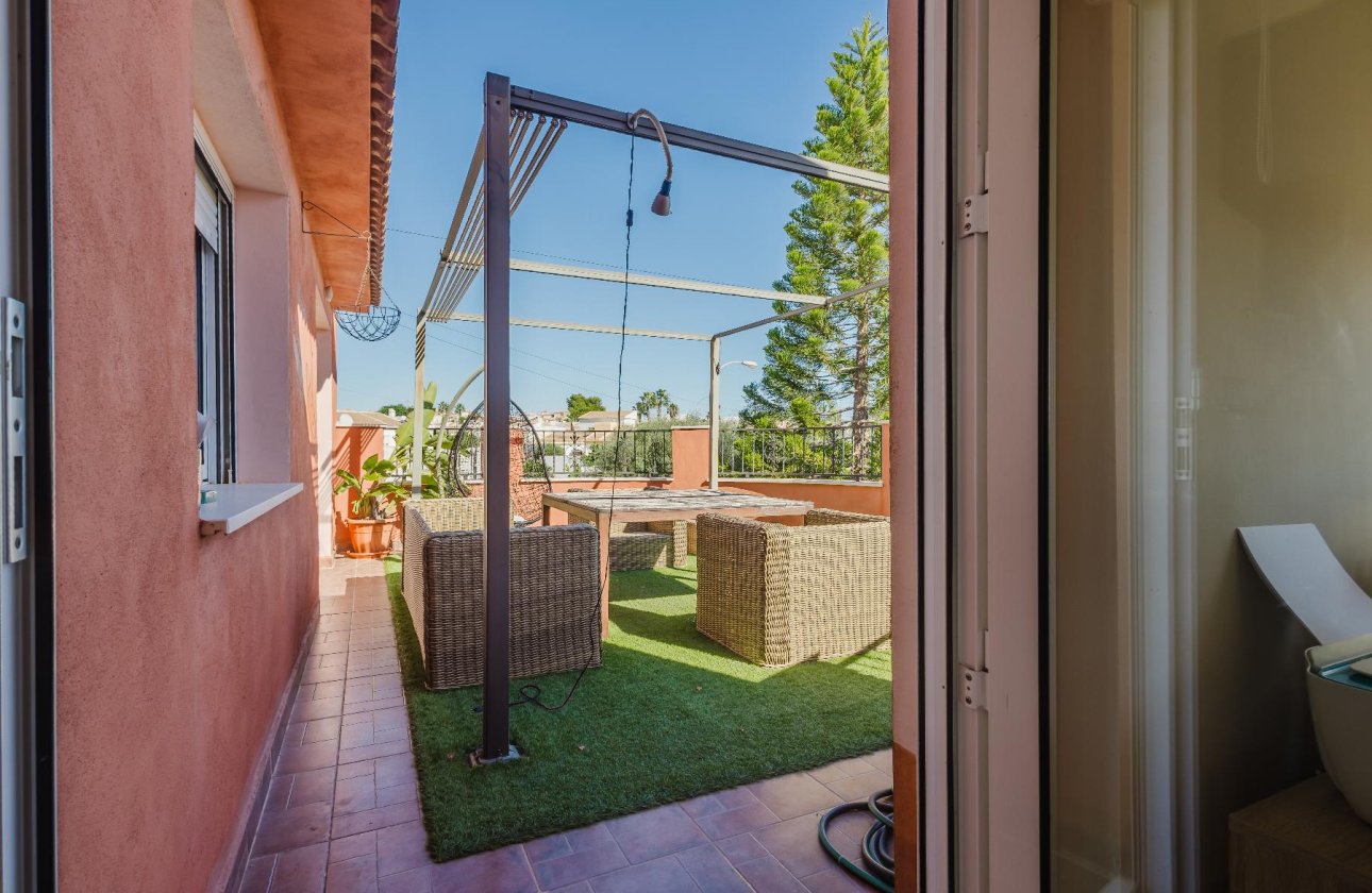 Resale - Villa - Torrevieja - La Siesta