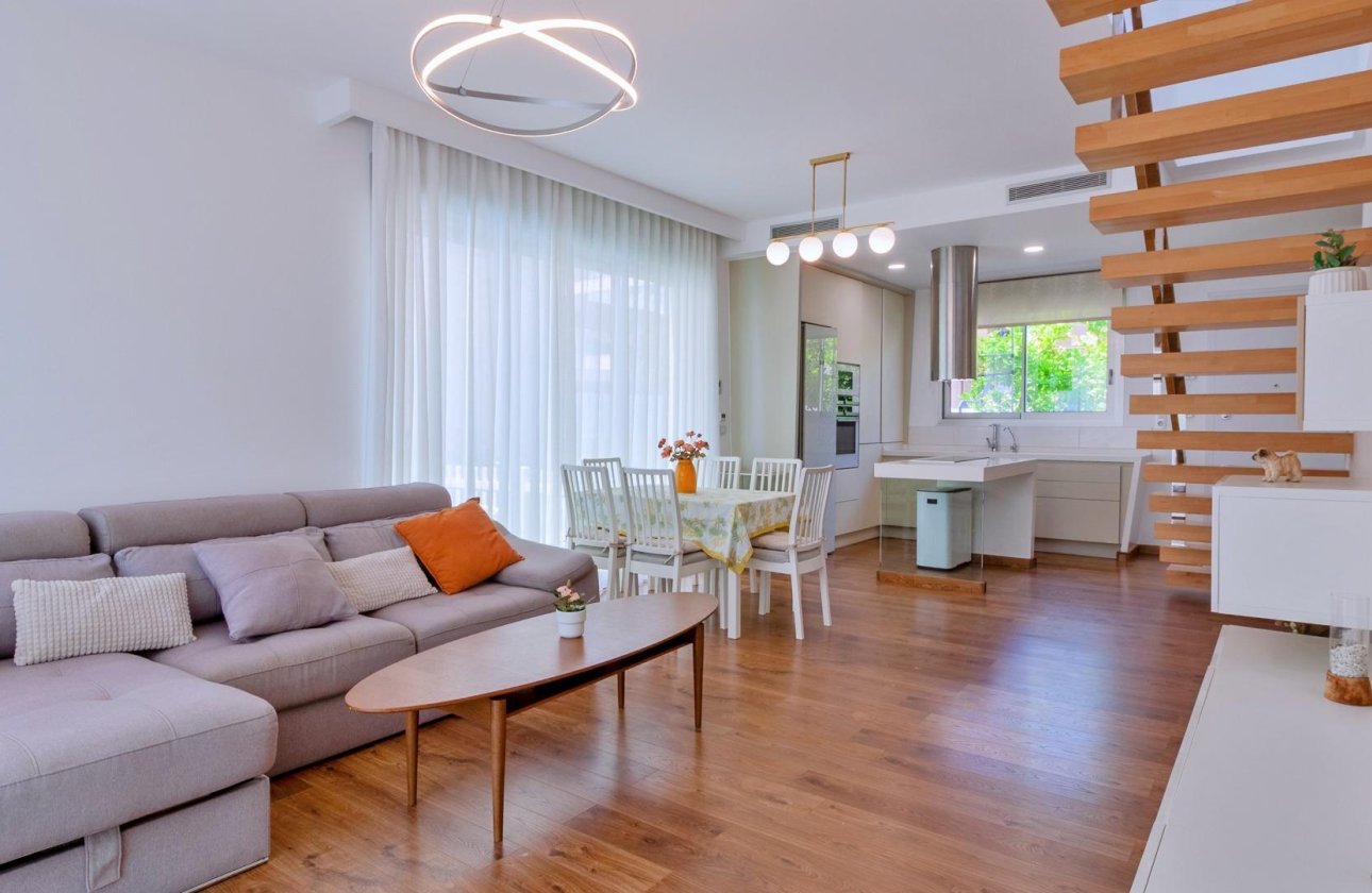 Resale - Villa - Pilar de la Horadada - Pueblo Latino