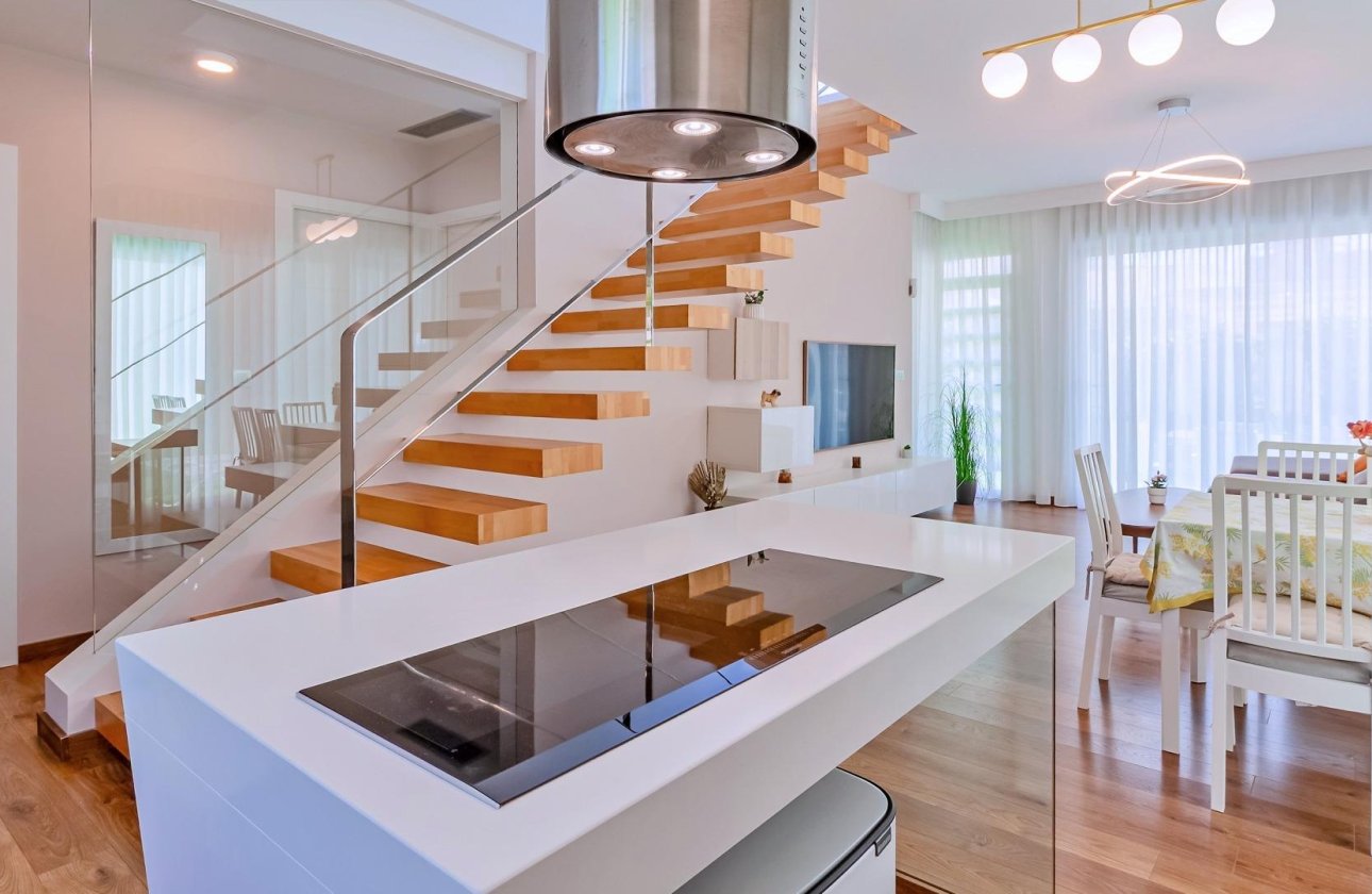 Resale - Villa - Pilar de la Horadada - Pueblo Latino