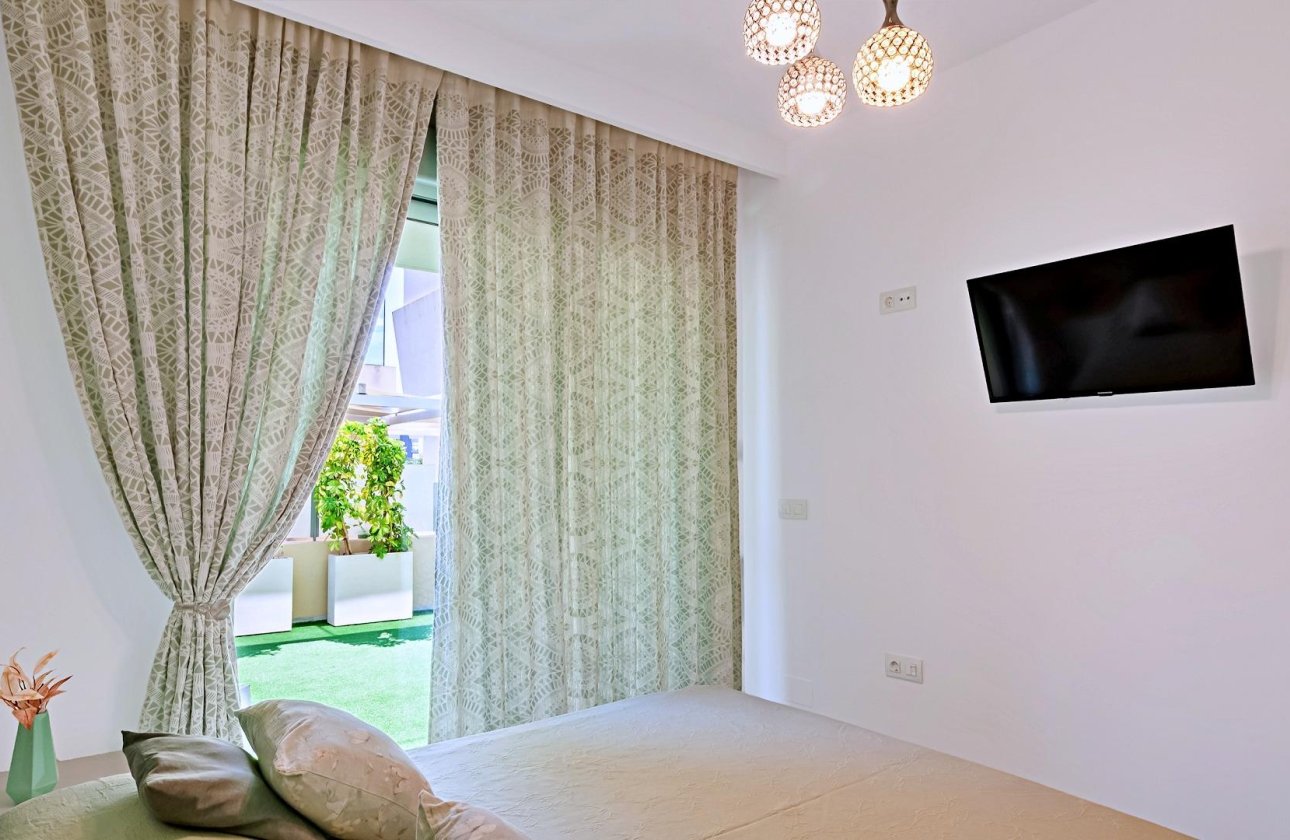 Resale - Villa - Pilar de la Horadada - Pueblo Latino