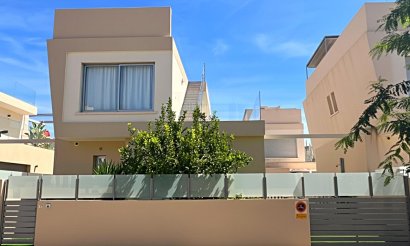 Resale - Villa - Pilar de la Horadada - Pueblo Latino