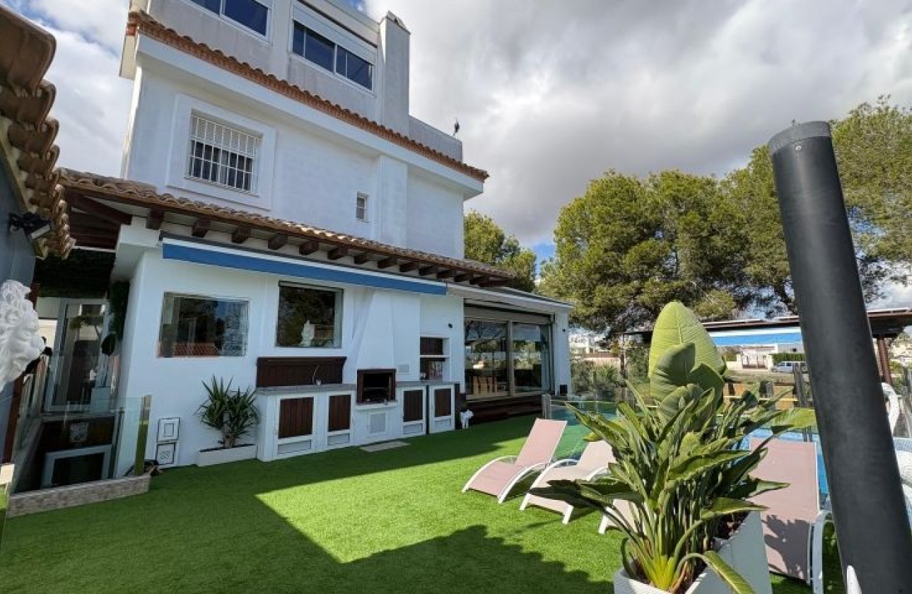 Resale - Villa - Orihuela Costa
